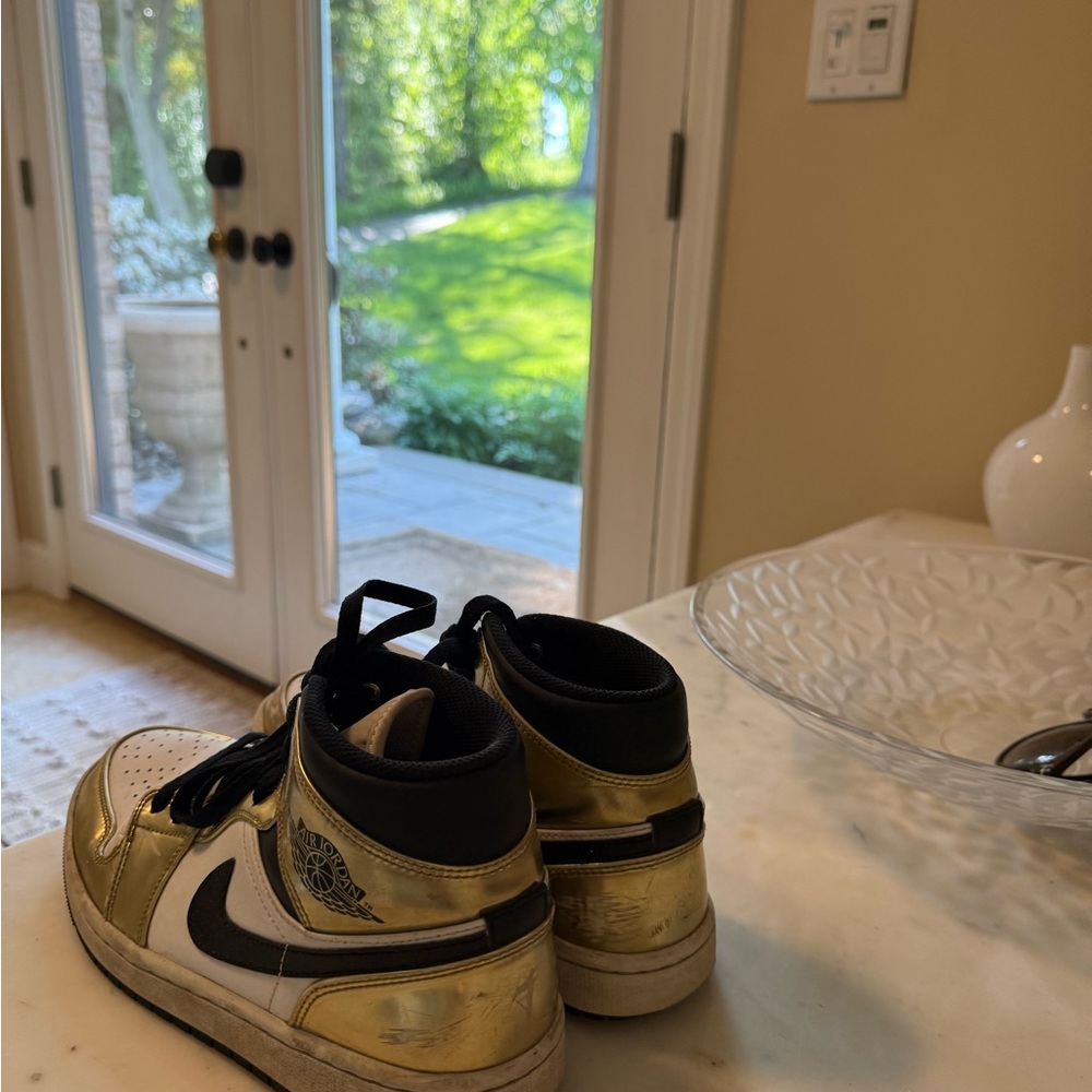Nike High-Top Sneakers in Gold and White - Picture 3 of 3